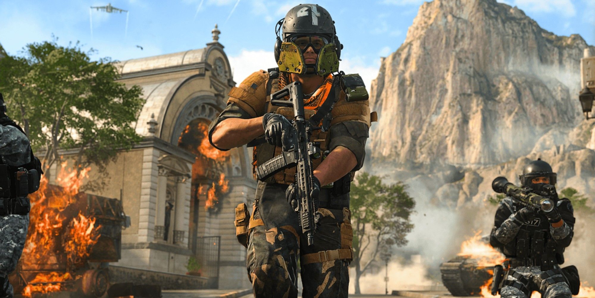 soldier holding a gun in modern warfare 2